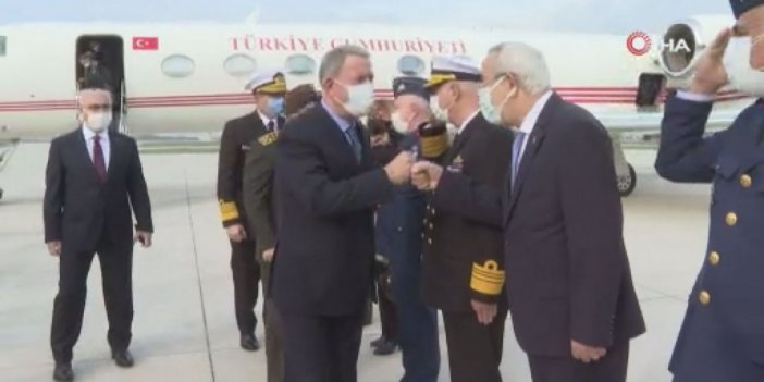 Bakan Akar, beraberindeki TSK komuta kademesi ile Ege Ordusu’nda