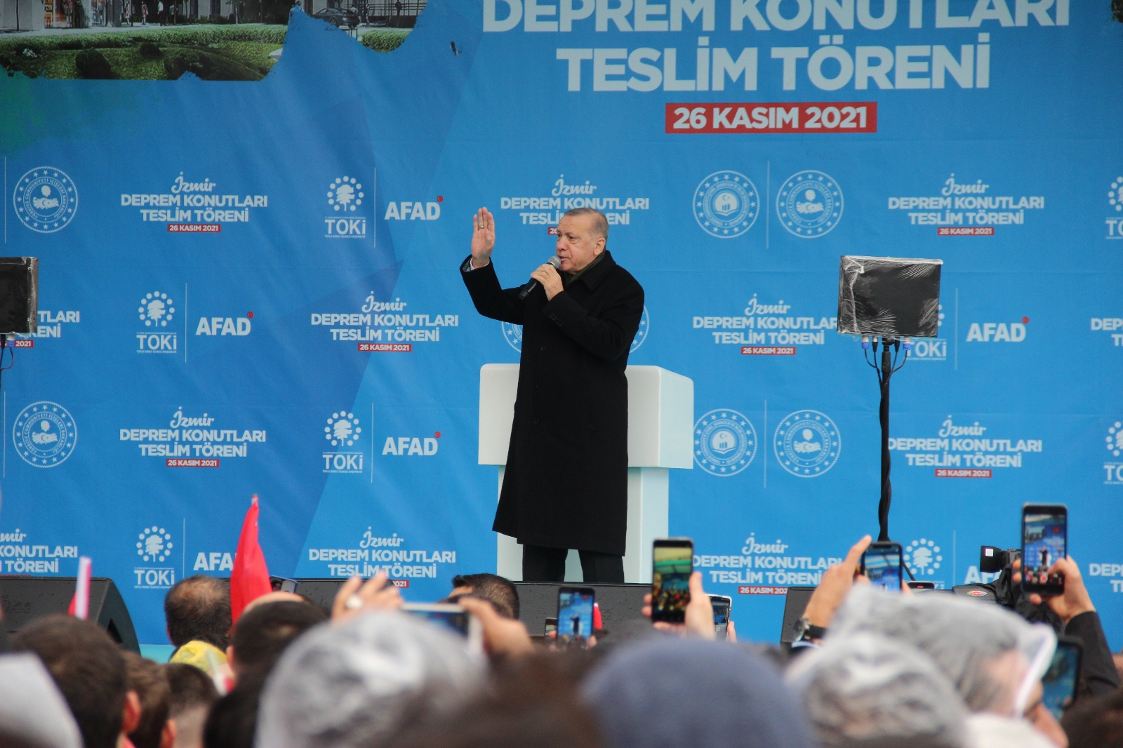 Cumhurbaşkanı Erdoğan deprem konutlarını teslim etti