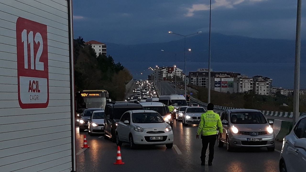 Bursa’da inanılmaz kaza kamerada...3 yaralı
