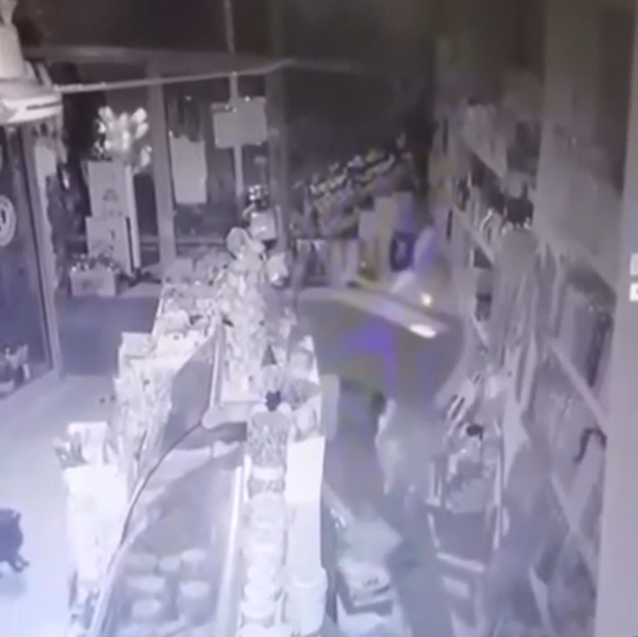 Batman’da hırsız, sigaraları kasasıyla birlikte çaldı