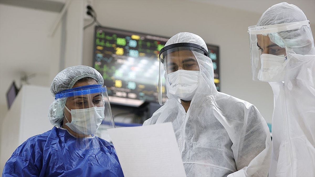 Türkiye'de 24 Bin 2 Kişinin Kovid-19 Testi Pozitif Çıktı, 201 Kişi Yaşamını Yitirdi