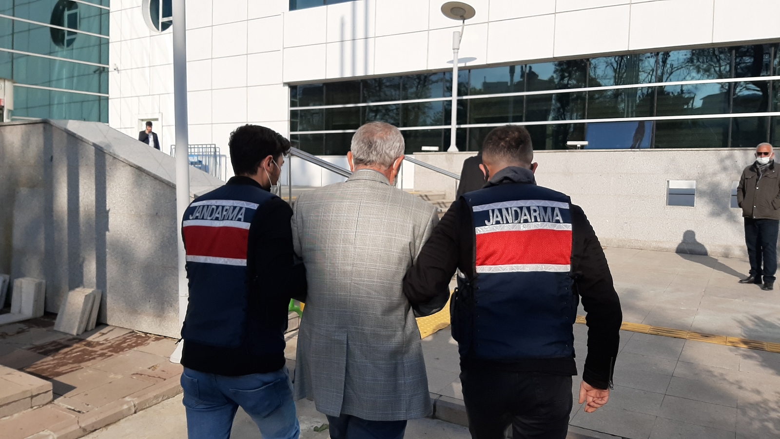 Yurt dışına kaçarken yakalanan HDP’li eski belediye başkanı tutuklandı