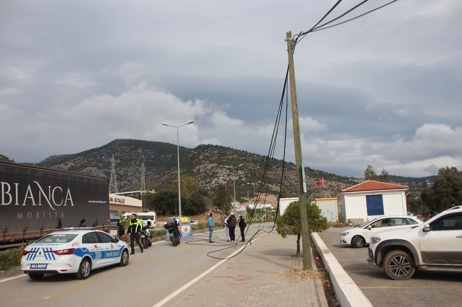 Direkler kırıldı, konteynır sürüklendi