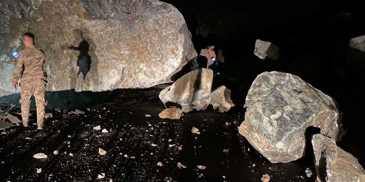 Giresun'da Heyelan Sonucu Karayolu Ulaşıma Kapandı