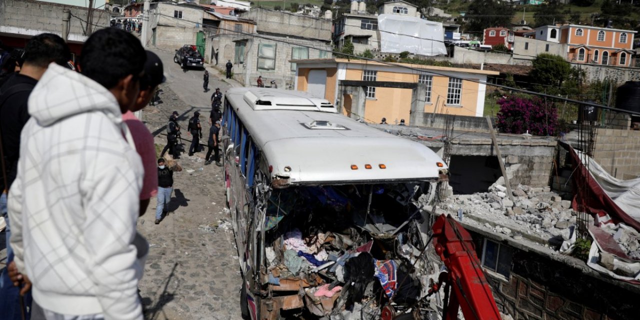 Meksika'da otobüs eve çarptı: 19 ölü