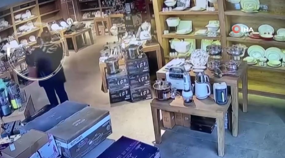 Elazığ’da yaşanan hırsızlık kamerada