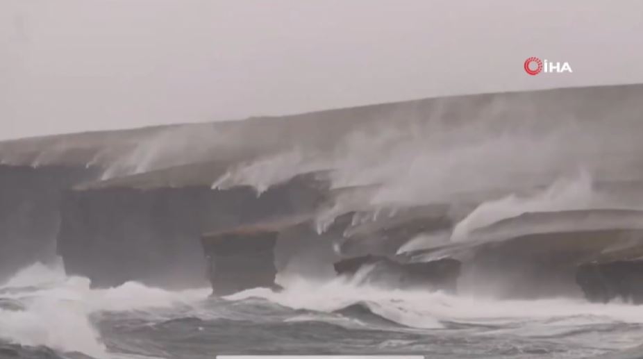 Kuzey İrlanda’yı Arwen fırtınası vurdu