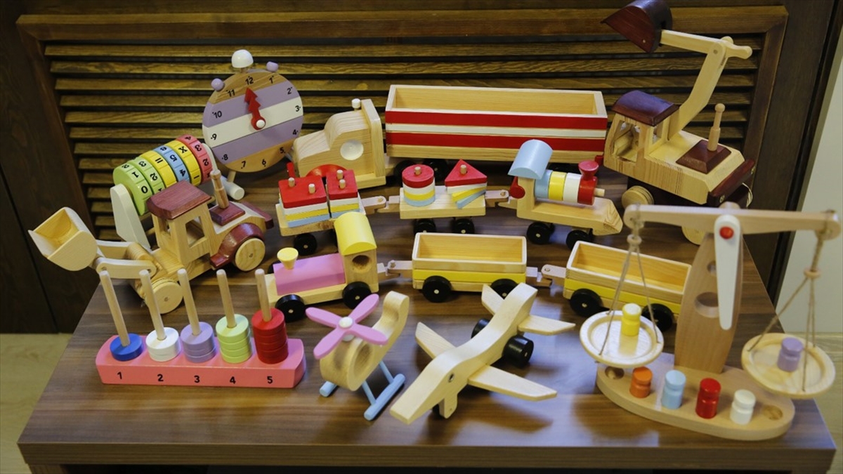 Hükümlüler Meslek Edinirken Ahşap Oyuncak Da Üretiyor