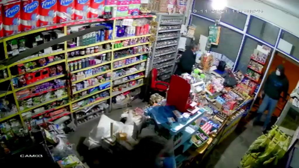 Adana’da marketteki silahlı saldırı kamerada