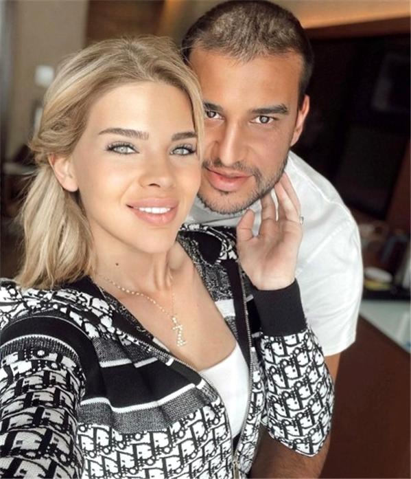 Olaylı bir şekilde boşandığı eşini affetti: Minik kuş geri döndü