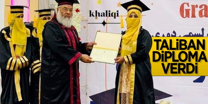 Afganistan'da Taliban yönetiminde diploma alan kız öğrenciler