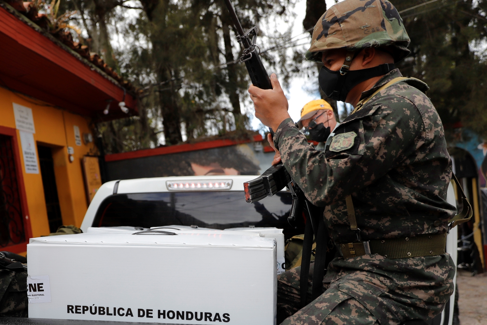Honduras’ta halk devlet başkanlığı ve genel seçimler için sandık başında
