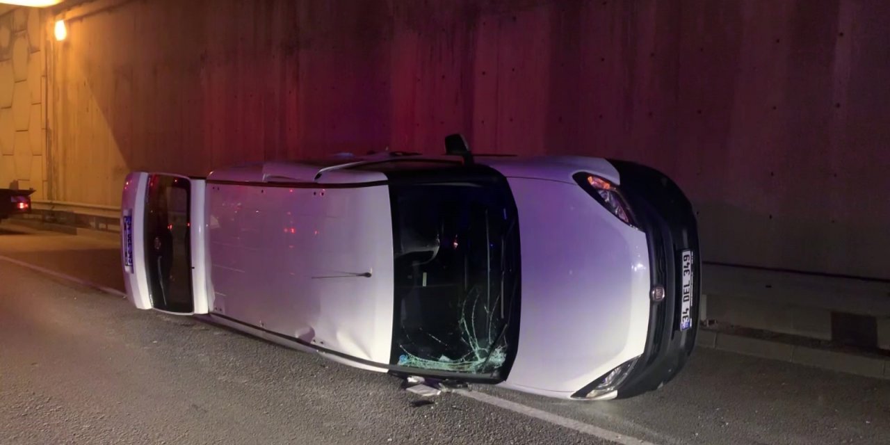 Ümraniye’de makas atarak ilerleyen otomobil ticari araçla çarpıştı: 8 yaralı