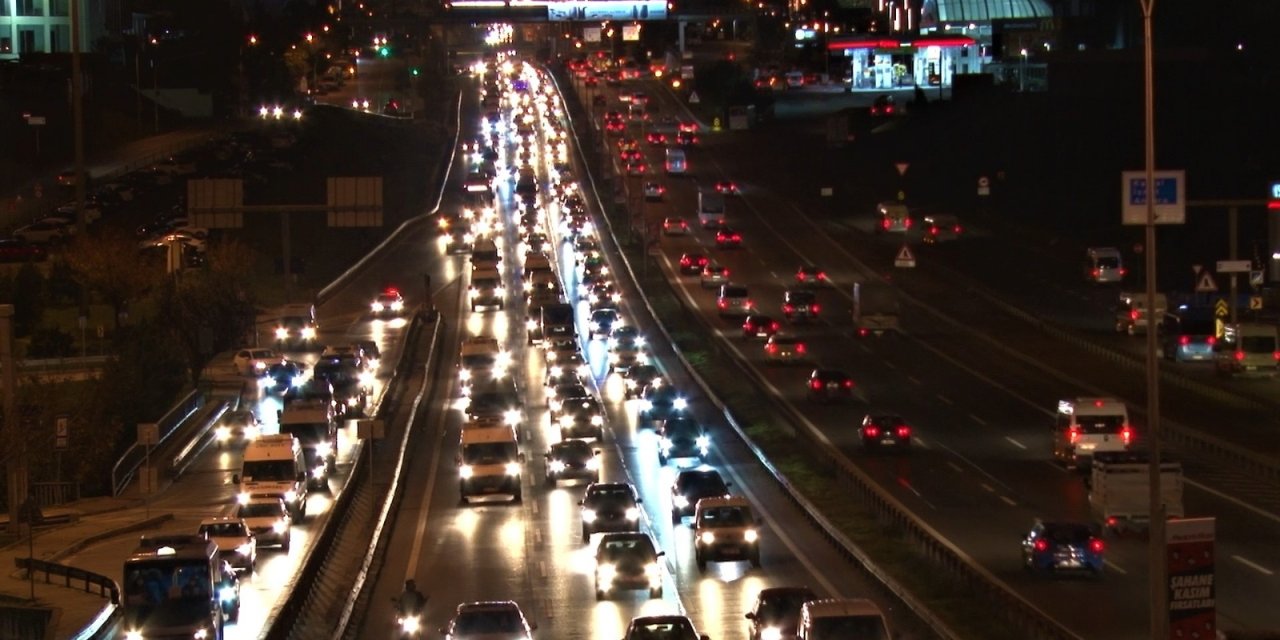 İstanbul’da haftanın ilk iş gününde trafik yoğunluğu