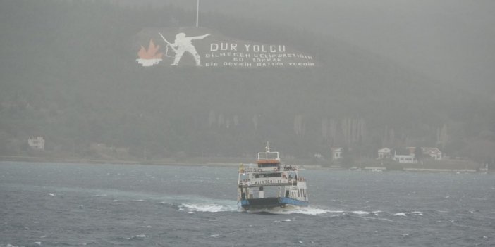 Çanakkale’de lodos şiddetini arttırdı: gemiler beşik gibi sallanıyor