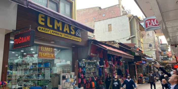 Facia kıl payı atlatıldı, çatıdaki sac parçası işyerlerinin üzerine düştü