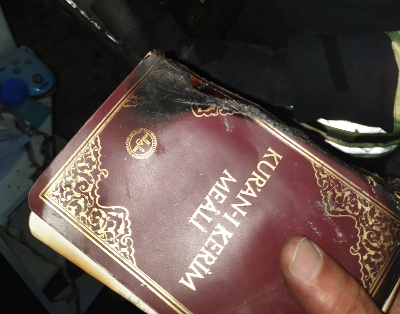 Yangın çıkan evde yanmamış halde Kuran-ı Kerim bulundu