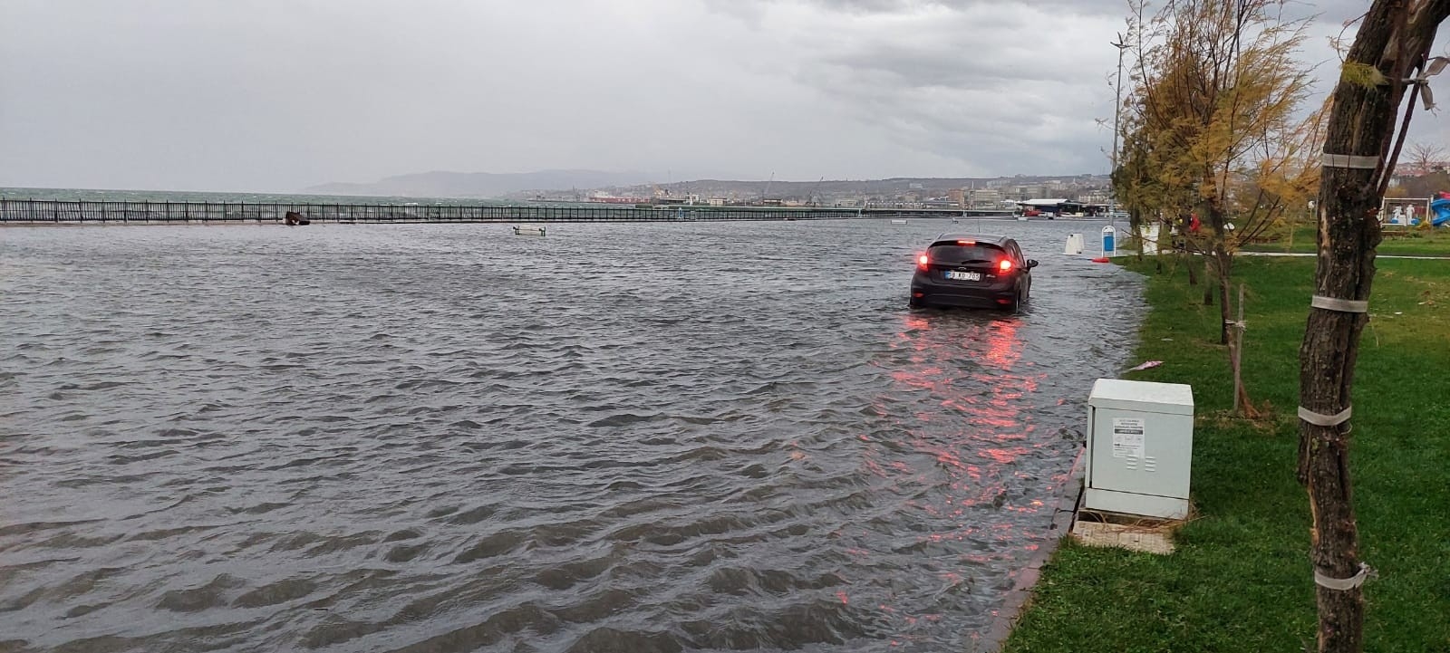 Deniz şehre taştı