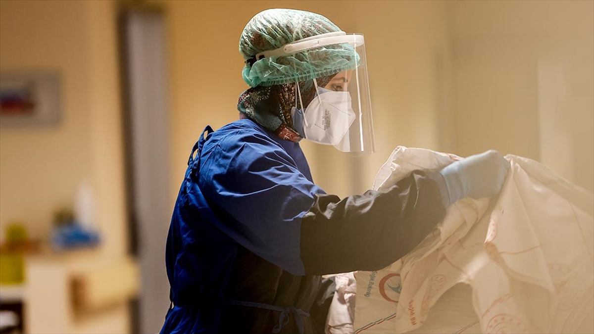 Türkiye'de Koronavirüs 187 kişi daha hayatını kaybetti, 20 bin 33 yeni vaka tespit edildi