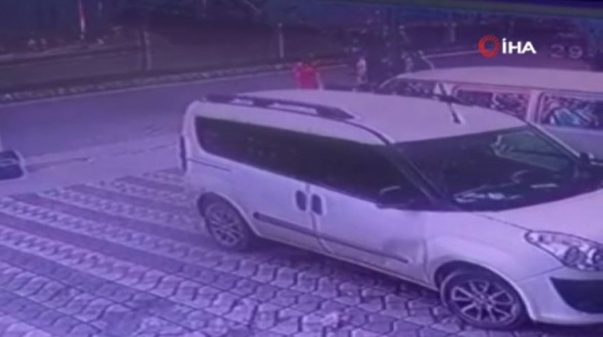 Fırtınada gençlerin boks makinesiyle imtihanı