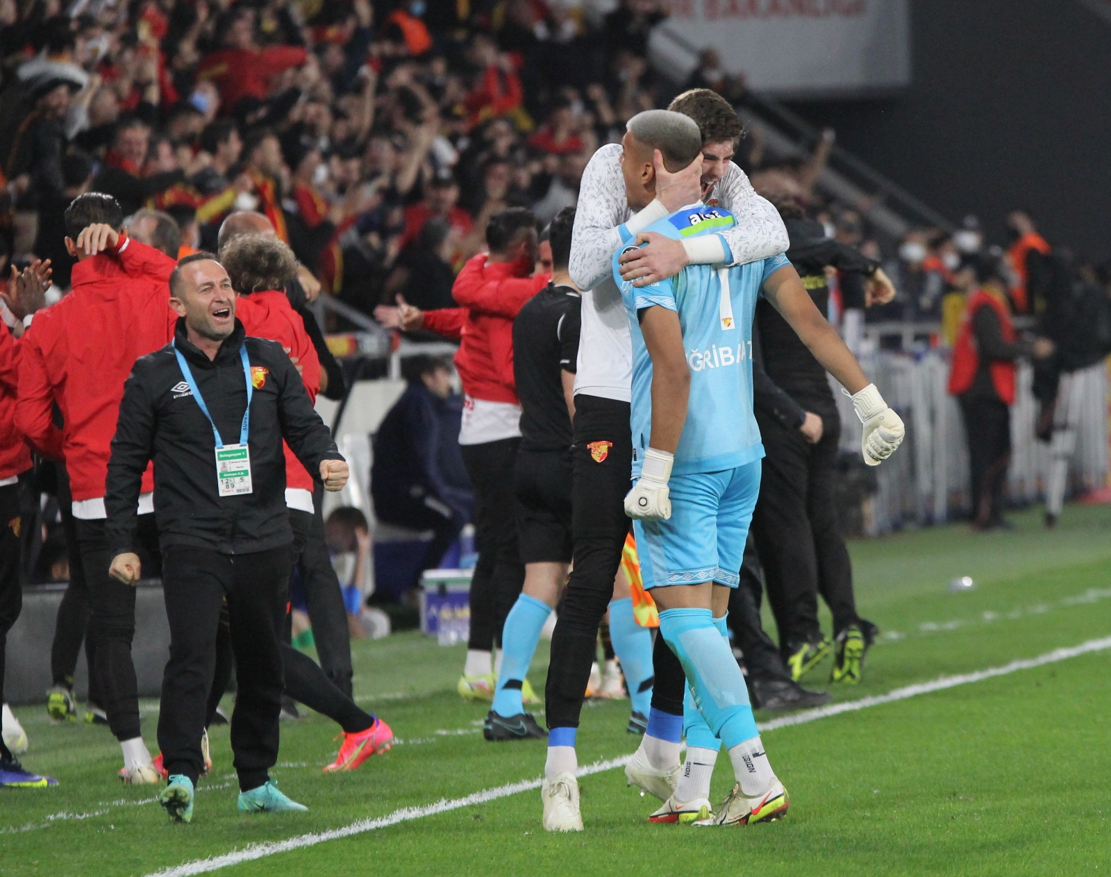 Spor Toto Süper Lig: Göztepe: 1 - Fenerbahçe: 0 (İlk yarı)