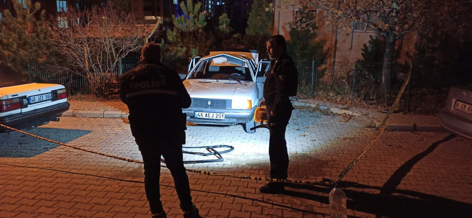 Otomobil bomba gibi patladı: 3 yaralı