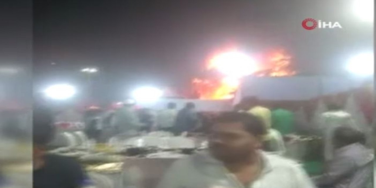 Düğünde çıkan yangına rağmen yemek yemeye devam ettiler