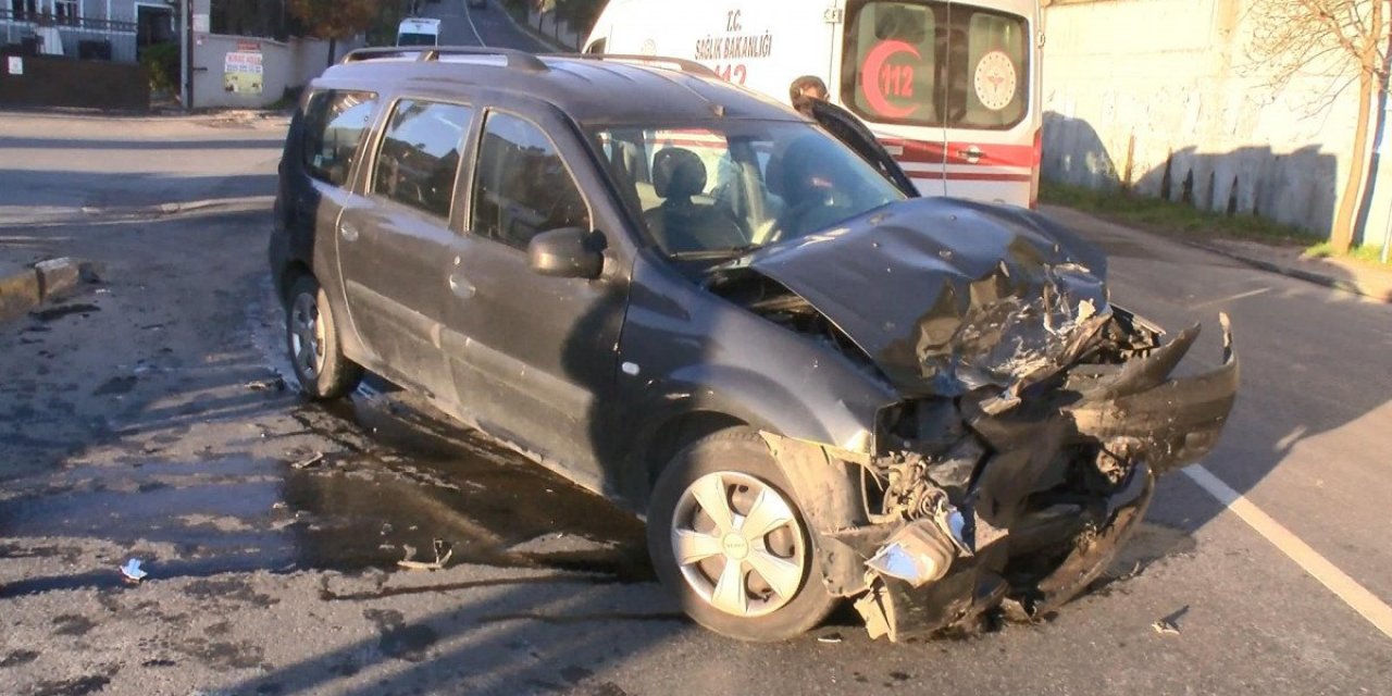 Esenyurt'ta çarpışan iki aracın arasından kurtulmayı başardı