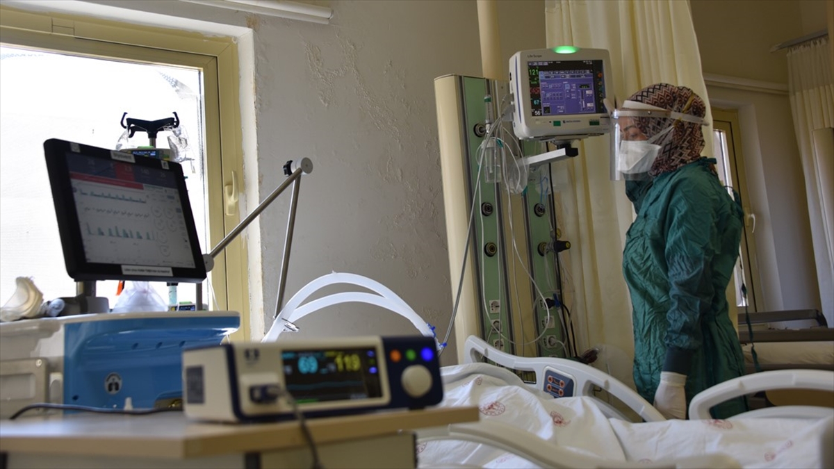 Türkiye'de 21 Bin 747 Kişinin Kovid-19 Testi Pozitif Çıktı, 192 Kişi Hayatını Kaybetti