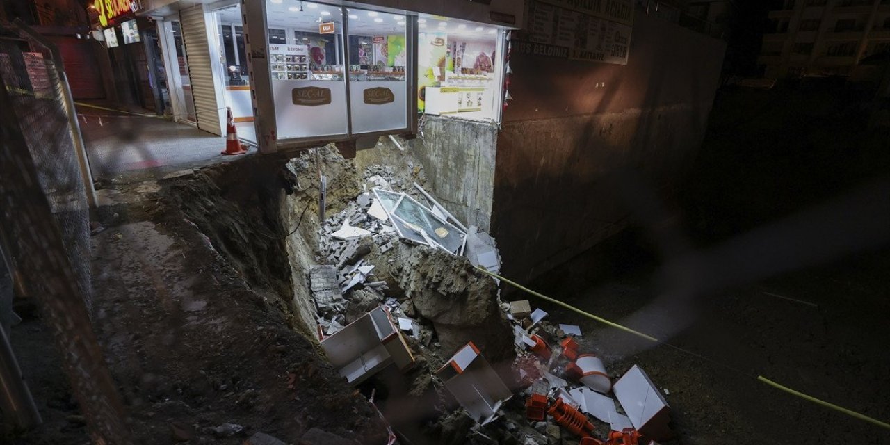 Ankara'da bir inşaatın temel kazısı yan binadaki dükkanı çökertti