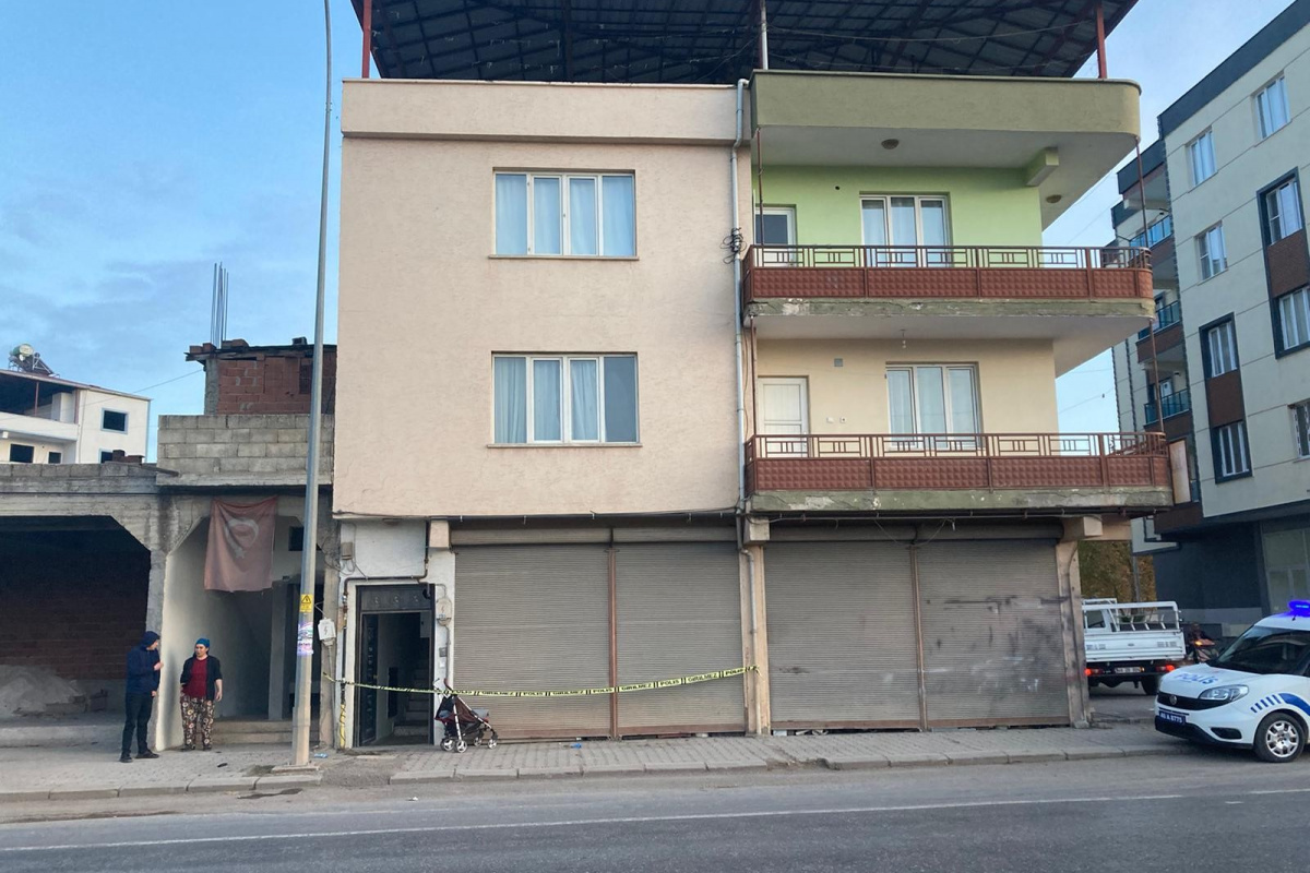 Annelerinin evde bıraktığı 3 çocuk çıkan yangında hayatını kaybetti