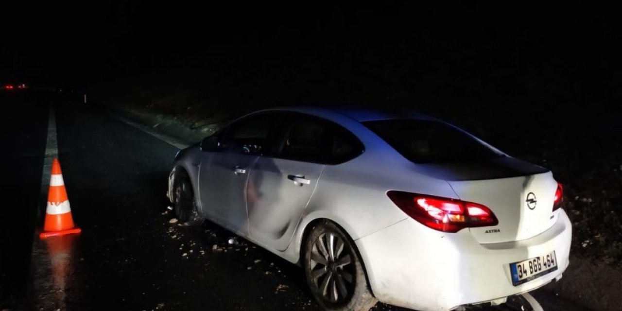 İzmir'de otomobil refüje çarptı: 1 yaralı