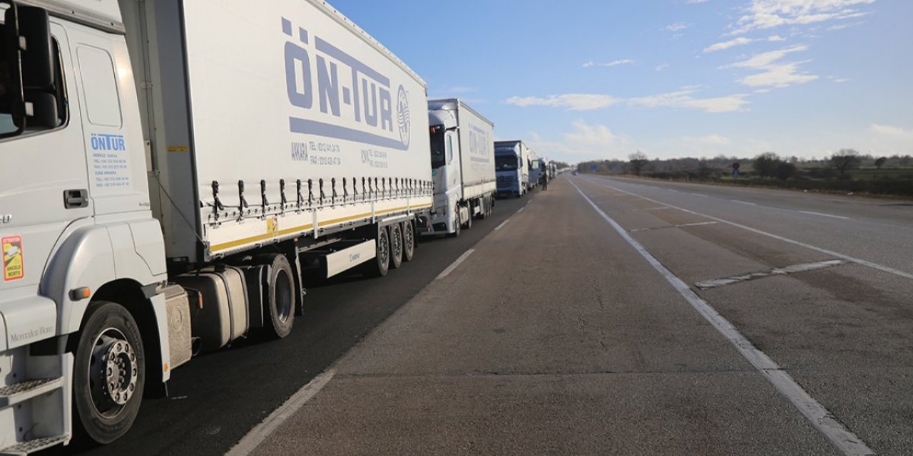Hamzabeyli Sınır Kapısı'ndaki 20 kilometrelik tır kuyruğu krize neden oldu