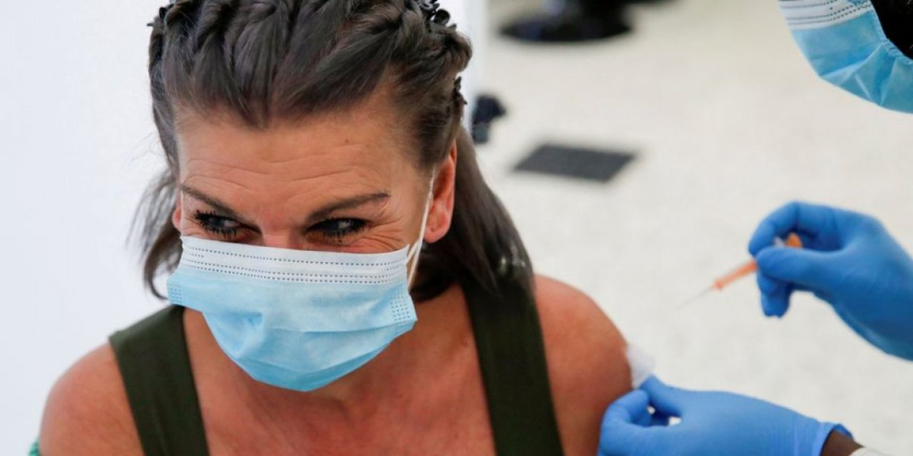 Omicron: Covid-19 aşılılar neden koronavirüse yakalanıyor?