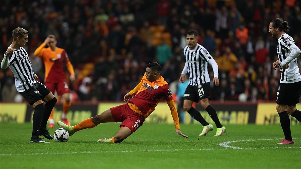 Galatasaray Evinde Berabere Kaldı