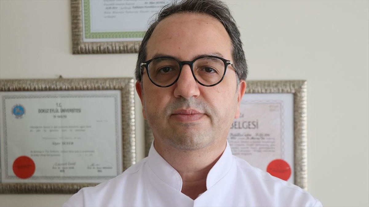 Koronavirüs Bilim Kurulu Üyesi Şener: Omicron Varyantı, Kovid-19'un Mevsimsel Bir Hastalığa Dönüş İşareti Olabilir