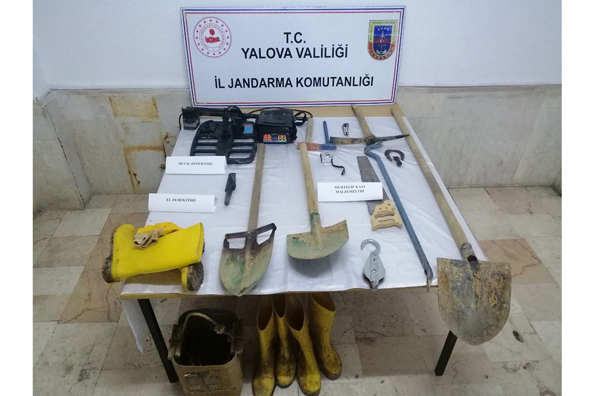 Yalova'da defineciler kaçamadı