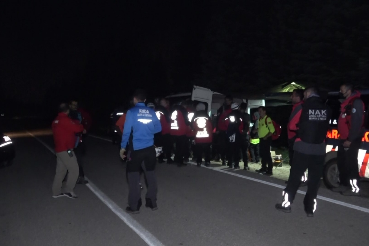 Uludağ'ın zirvesinde mahsur kalan 3 arkadaşı kurtarmak için operasyon başlatıldı