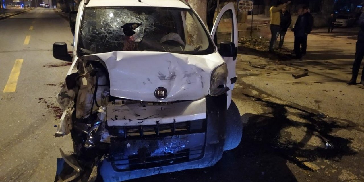 Sakarya'da gerçekleşen kazada boynu camdan çıktı