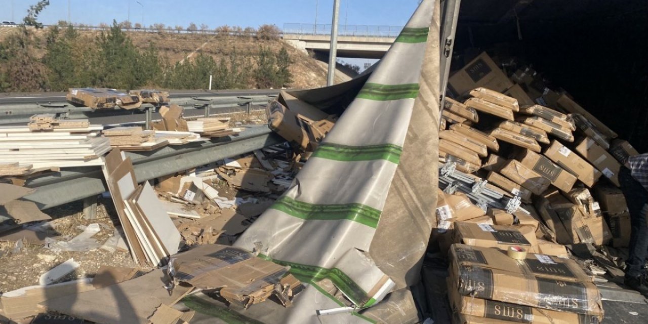 Bursa'da 26 ton ağırlığındaki tır devrildi