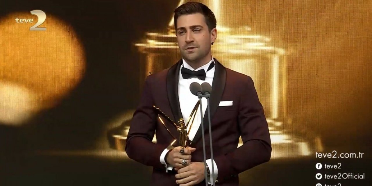 TRT oyuncularından ödül töreninde siyasi göndermeler
