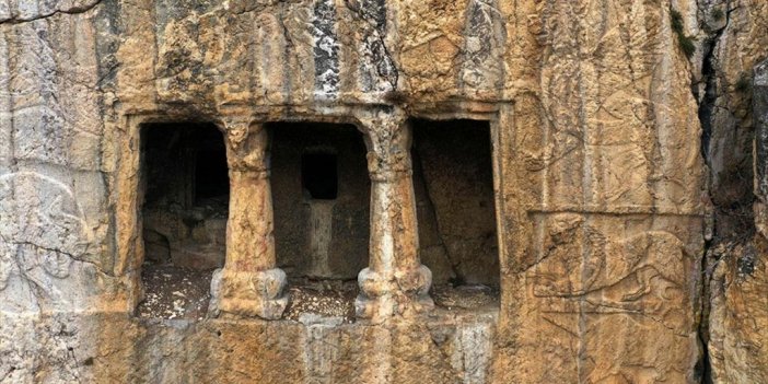 Kastamonu'daki Kale Kapı Kaya Mezarı Mitolojik Kabartmalarıyla Öne Çıkıyor
