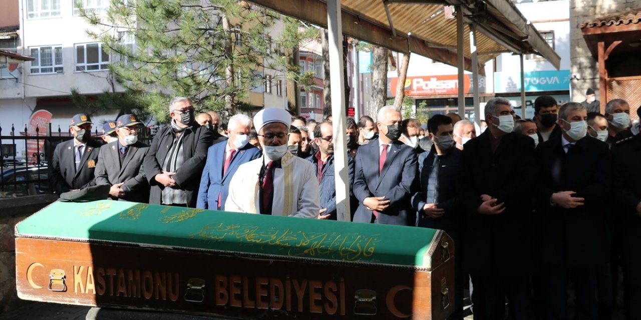 Kastamonu'da 28 yıldır şehit oğlunun mezarını bekleyen baba, hayatını kaybetti