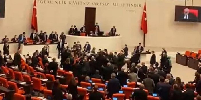 Bütçe görüşmelerinde yumruklu kavga