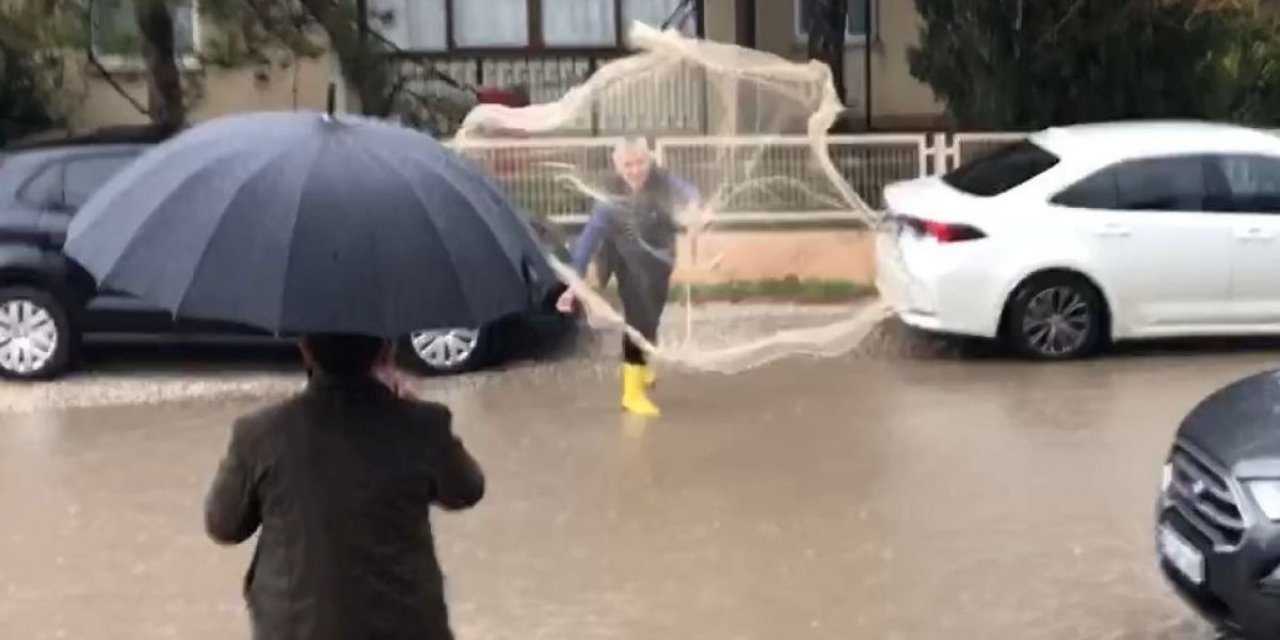 Edirne'de göle dönen yollara tepki gösteren vatandaş, balık ağı attı
