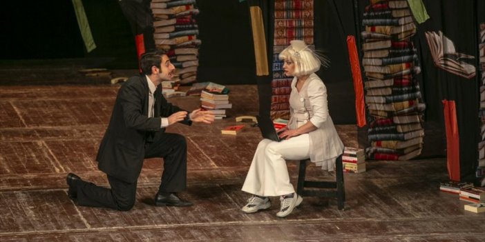 Devlet Tiyatroları Tunus’ta 'sonsuzluk Kitabevi' Adlı Oyunu Sahneledi