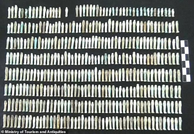 Arkeologlar, 2500 yıllık mumyaların ağzını açınca donup kaldı