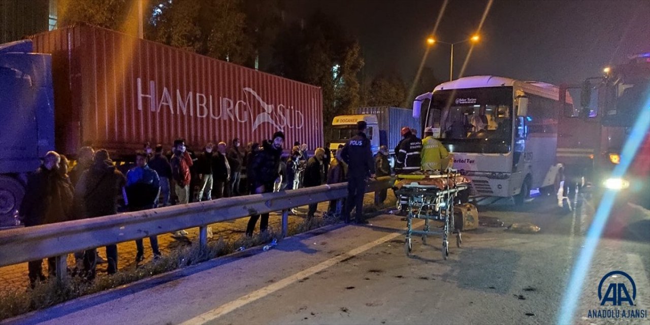 Kocaeli'de işçi servisleri çarpıştı: 10 yaralı