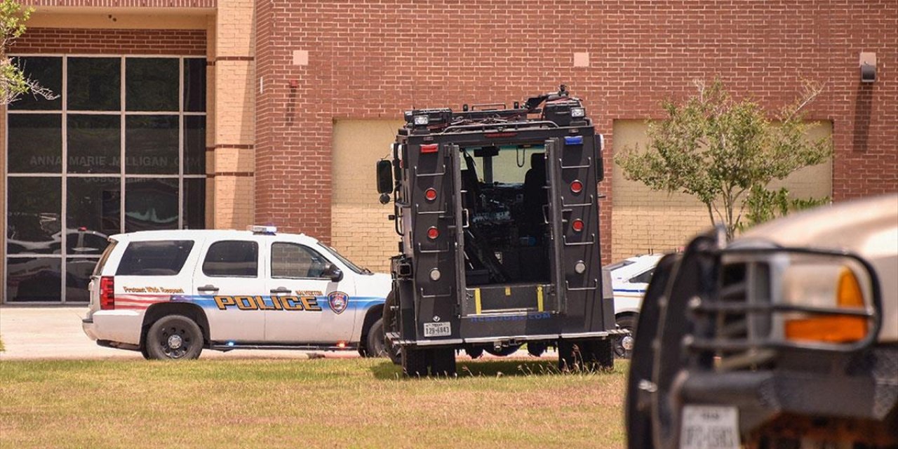 Abd'de Üniversite Kampüsünde İbadet Odasına Giren Vandallar Dini Kitapları Yaktı