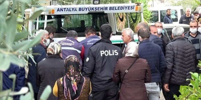 Eşini Öldürüp, Sabaha Kadar Başında Bekledi